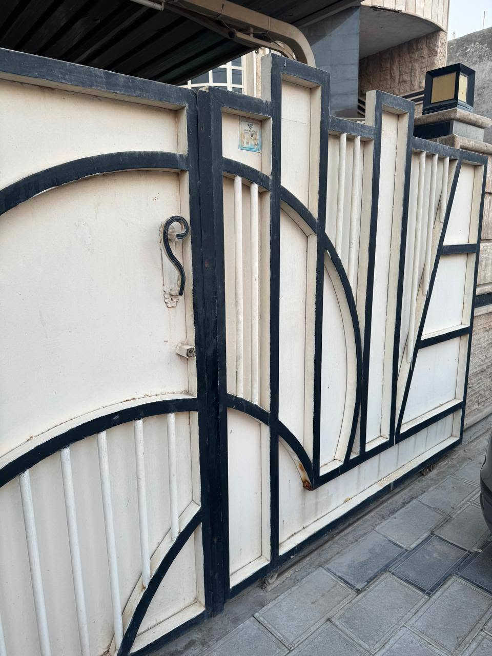 ابواب سلايت عدد ثنين للبيع نضافة مبينه بلصور للاستفسار ***********

