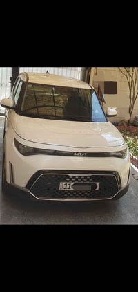 كيا صول ٢٠٢٣   فئة LX  لون ابيض  محرك دوش ٢٠٠٠ ماشية حاليا تقريبا٣٤ ال...
