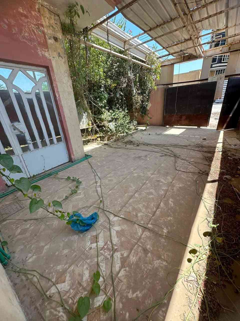 🏠 بيت للبيع في الحلة – حي العسكري
📍 العنوان: الحلة / حي العسكري / شارع 80 / طريق النجف
📐 المساحة: 250 م²
📜 طابو صرف

✨ تفاصيل البيت:
• غرفتين نوم
• هول
• صالة
• مطبخ
• الطابق الثاني يحتوي على كرفان بمساحة 3×6

📞 للاستفسار والتواصل:
***********

🔑 بيت مناسب للسكن وموقعه مميز، للجادين فقط التواصل على الرقم أعلاه.
