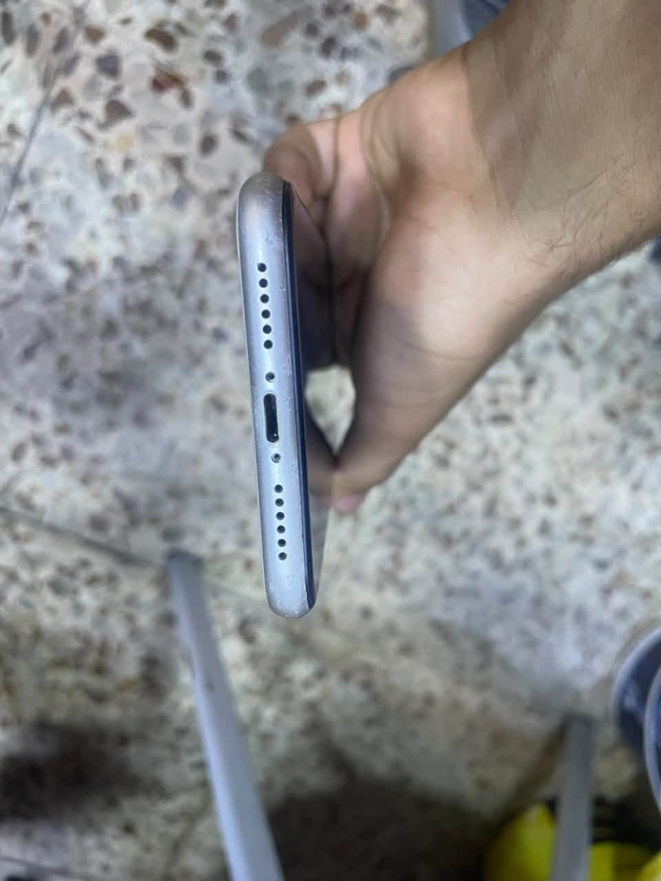 ايفون 11 عادي 

مستبدل شاشه وبطاريه تفصيخ لحد يحجي بكيفه ويكول مو تفصيخ 

بطاريه 100 

الشاشه بيها سواد من جوه من تخلي داكن ميبين 

التعلي والتنصي ومال الصامت واكفات 

فيس ايدي شغال 

كلشي شغال بجهاز 

سعر 150 قفل ربع دينار مانزل ولحد يراسل ويعامل احضره. 

*********** واتساب
