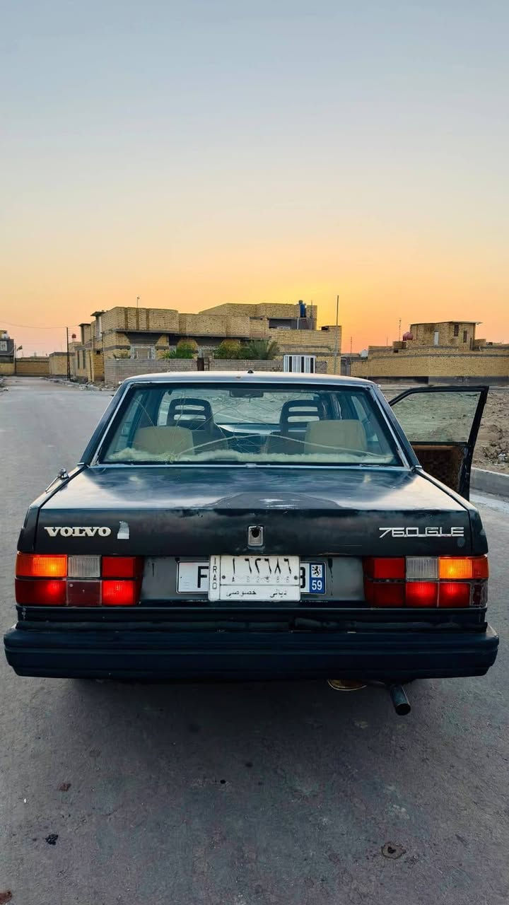 سلام عليكم
فالفو موديل 1989 سنويه ل 30
تحويل مباشر شوكت ماتريد مالكه الشرعي يمي 
كير مكينه ونجي 6سلندر 
السياره دواخله كله على بلاد
كير مكينه حداديه كله جديد 
تخم تاير جديد كهرباء كله شغاله 
سياره جاهزه من كلشي. ماعده التبريد 
العنوان ناصريه سوق الشيوخ 

السعر 30 وبيه مجال 
***********
