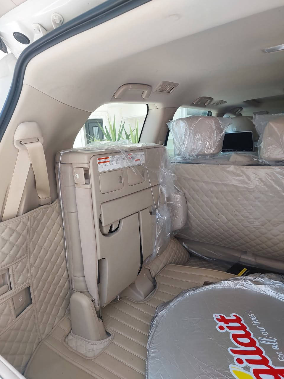 لاندكروزر ساز باب أول موديل ١٩ مكفوله من الصبغ والبارد عداد ٣٩بلادي السعر ٥٢٠ وبيها مجال *********** رقم أربيل تحويل ثاني يوم العنوان فلوجه وبأسمي مغلفة ppf بالكامل
