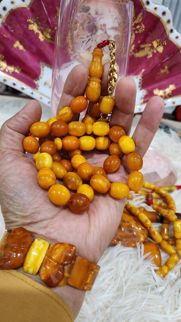 ملك المسابح الكهرب الألماني
🍁🍀🍁
هو الملك الي يقتني اكيد حسب 
المقدرة والامكانية هواية صعبة ♧
هذه التحفة بوزن ٦٠ اغرام كركوشة
من الذهب مطعمة بحبات الكهرب 
٣٩ حبة ♧القصة الوحيدة لاتتغير
     💐 في الكهرب الألماني 💐
            الشاهد استندر 
ربي تكون  لعاشق ولهان ميسور الحال للتحف النادرة في زمن كثر
فيه الغش والاستنساخ والتلاعب 
          بخامات الكهرب
    الاستفسار العراق ♧ أربيل
《*********** ♧ *********** 》
