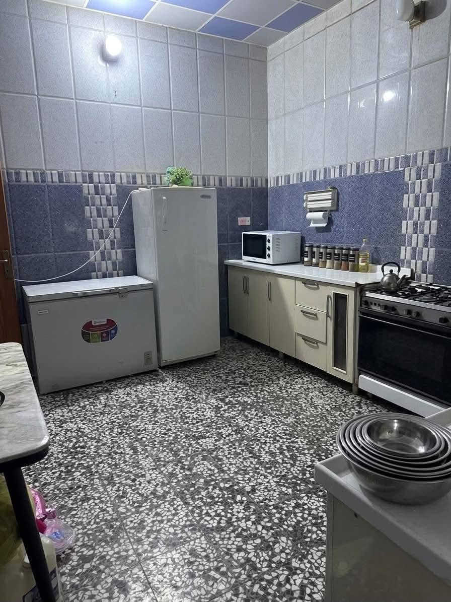 السلام عليكم دار للبيع طابو زراعي سند ٢٥  نادر كراغول شارع زين العابدين ع فرع صيدليه الكندي مساحه ٢٠٠ م 
واجه ١٢.٥م  و نزال ١٦م 
طابقين يحتوي على كراج كبير وحديقه ٧×٤م 
هاتف ***********
