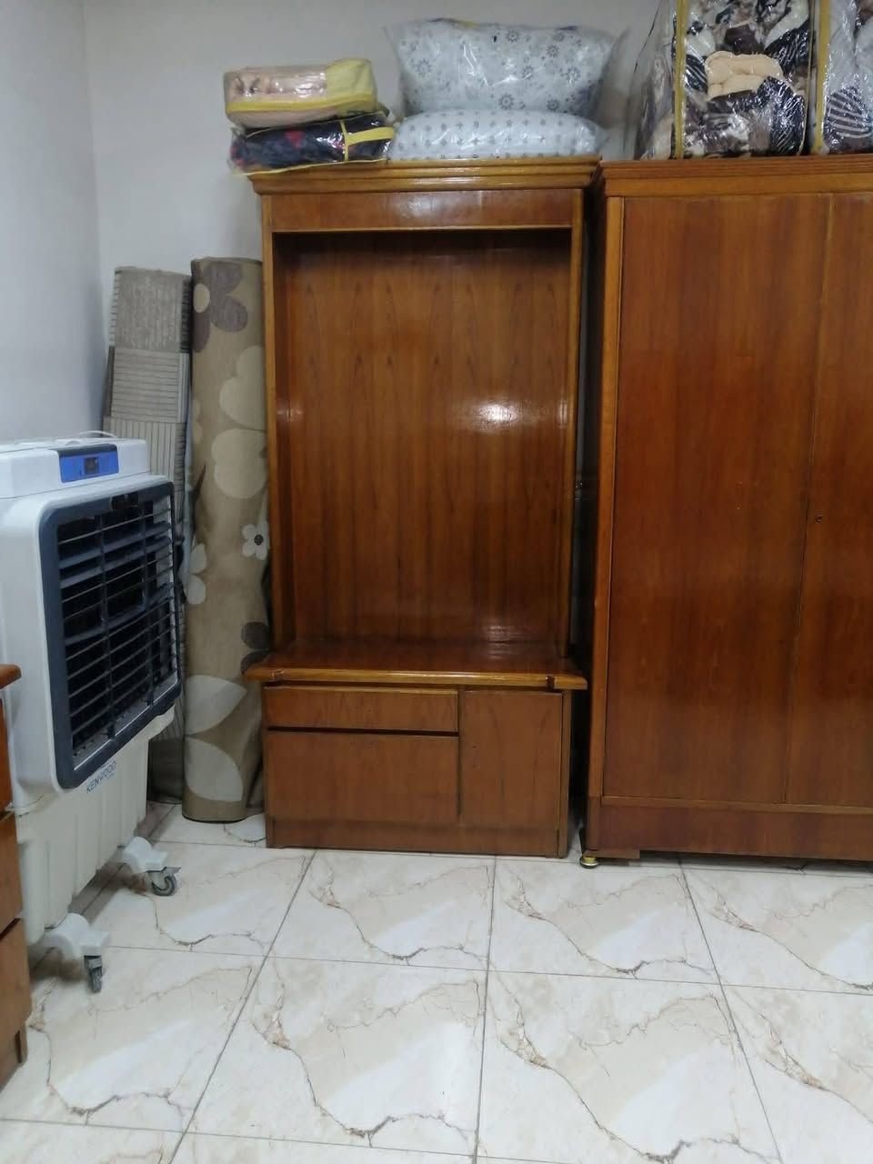 غرفه اخشاب للبيع فقط الامرايه مكسوره سعر 550. ///
***********
