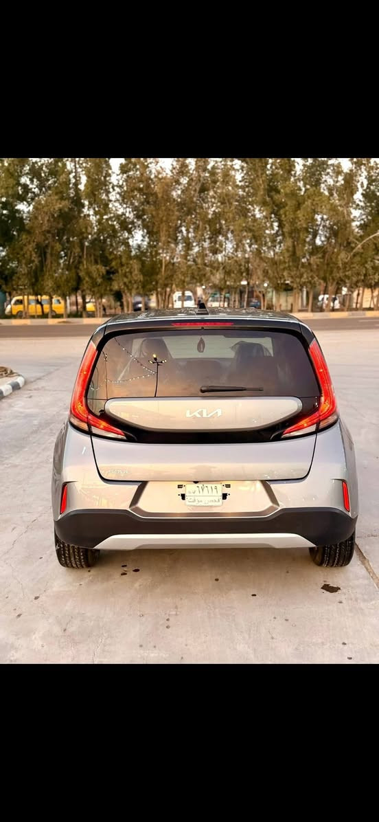 Kia Soul 2023
السلام عليكم 
للبيع صول 2023
حادث شبر بالباب صبغ فقط 
بدون دواخل بدون تبديل بدون ايرباك 
حجم المحرك 2,000 دوش
السعر 140 وبيها مجال بسيط
صور الحادث موضحه داخل المنشور 
للاستفسار الاتصال على الرقم 
*********** بغداد, العراق
