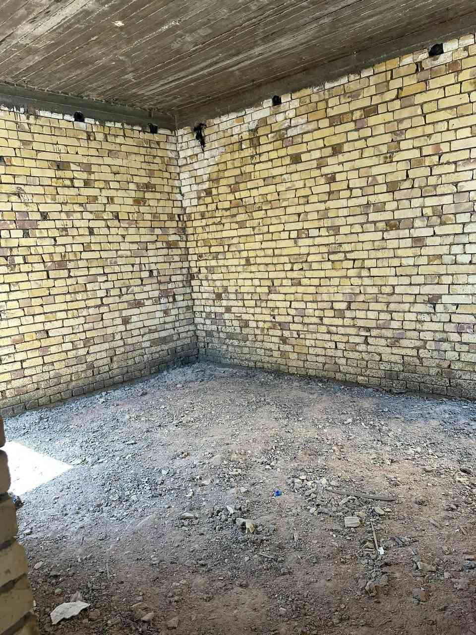 📍 العنوان: أم الخيل - الحي الثقافي - نهاية شارع المسبح.
    طابو زراعي سند 25 تحويل باسم المشتري مباشرتا
📐 المساحة: 130 متر مربع.
📏 الواجهة: 8.5 متر | النزال: 16 متر.
🛣️ عرض الشارع: 10 متر (شارع خدمي واسع ومريح).
🧱 نوع البناء: بناء حديث ومميز باستخدام طابوق جمهوري.
📌 للاستفسار ومزيد من التفاصيل، يرجى الاتصال على الأرقام التالية:
 📞 ⁠***********⁠
 📞 ⁠***********⁠
أو يمكنك مراسلتنا مباشرة عبر بريد الصفحة 📥
