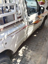 بكم موديل 99سياره حلوه كير محرك بالشرط..  بيه قطعتين فقط بدون دواخل شر...