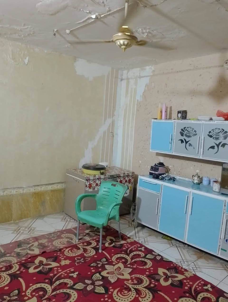 السلام عليكم  بيت طابو للبيع المساحه 180 متر الموقع حي المدني مجاور مدرسه محمد باقر الصدر ومدرسه الفرات
*********** السعر مالته مناسب
