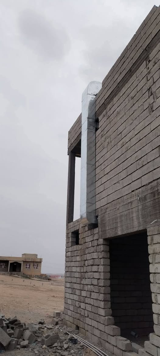دكتات تبريد مركزي  مجاري هوائيه
شغل شرط هندسي وتوزيع الهواء بالتساوي وسليكون لمنع التسريب وتثبيت سيبورتات

#مهندسين #مقاولين #بناء #دكتات

*********** 

***********

نص مكتوب في الصور:
- HONOR X9c