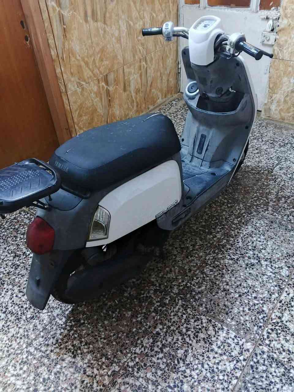 دراجة بوليس نضيفة
مراوس بماكس شعندك نزل 
***********
