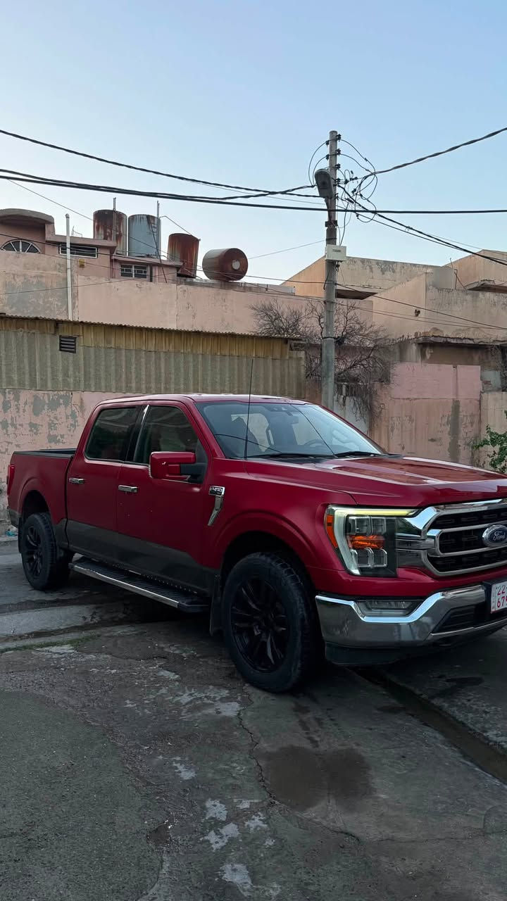 Ford 2022 F150XLT. 
اخوان السيارة ( رفض مروري )
حادثها بابين مصبوغة صفحة وشبر من البونيت بس ايرباك بردة طاك مواصفاتها Xlt محرك 6 سلندر 3.5 t  دفع رباعي شاشة كبيرة مواصفاتها معروفة 
ماشية 80 الف   مكانها أربيل سعرها 175 ومجال كلش بسيط 
***********
