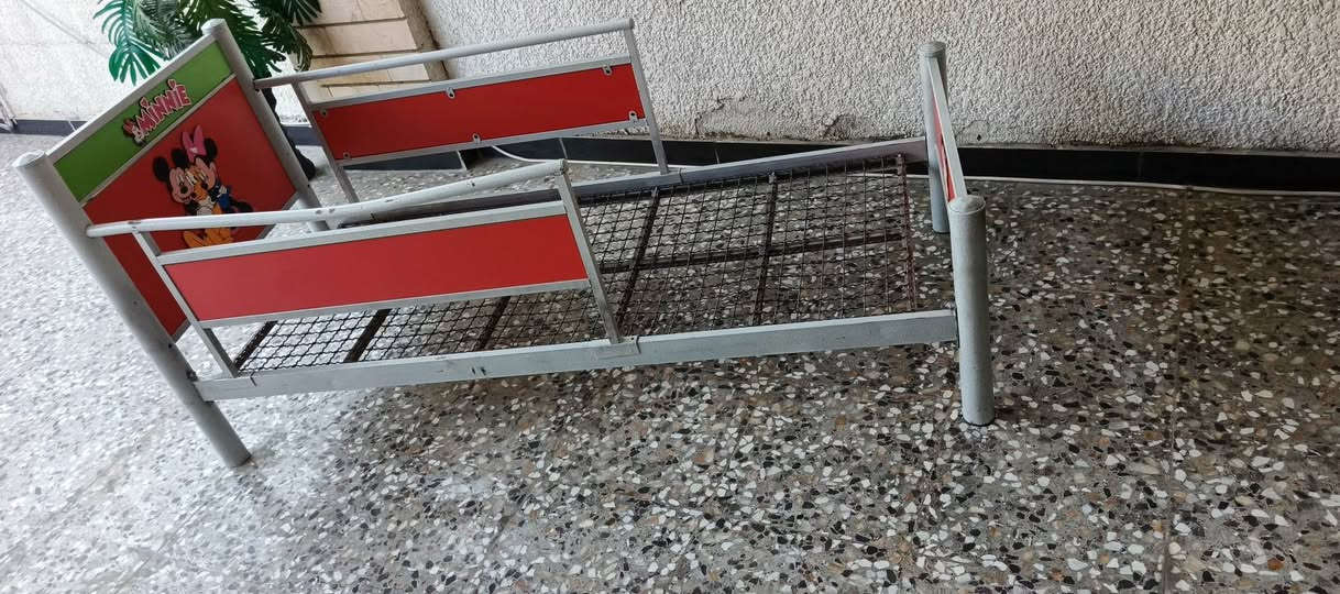 للبيع سرير اطفال بحالة جيدة طول (١٦٠) سم وعرض (٦٠) سم موجود بغداد/الكرادة السعر (٢٥٠٠٠) للاستفسار الاتصال ***********
