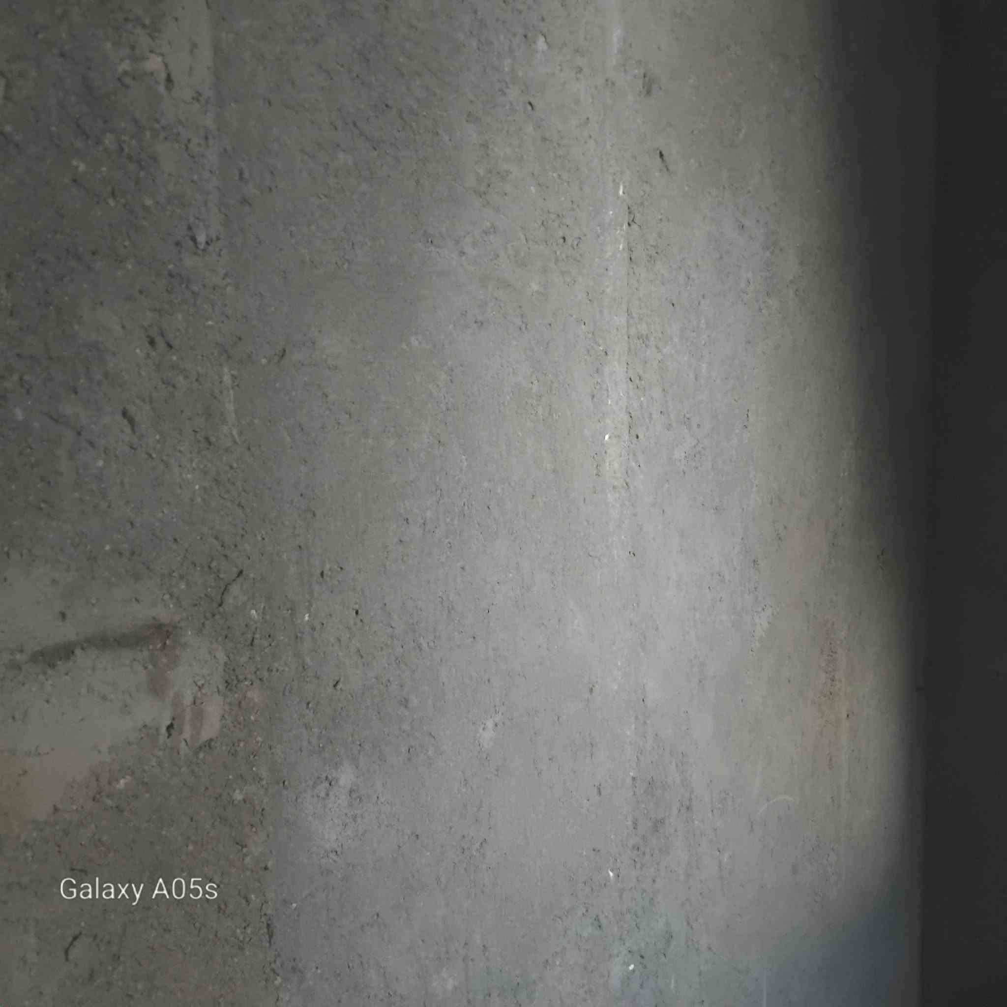 سلام عليكم  خلفة لباخ متفرغ 
 تشميع جرارة سقل ناعم  نثر 
 بغداد الكرخ  الاتزام بلموعد ***********
***********

نص مكتوب في الصور:
- Galaxy A05s