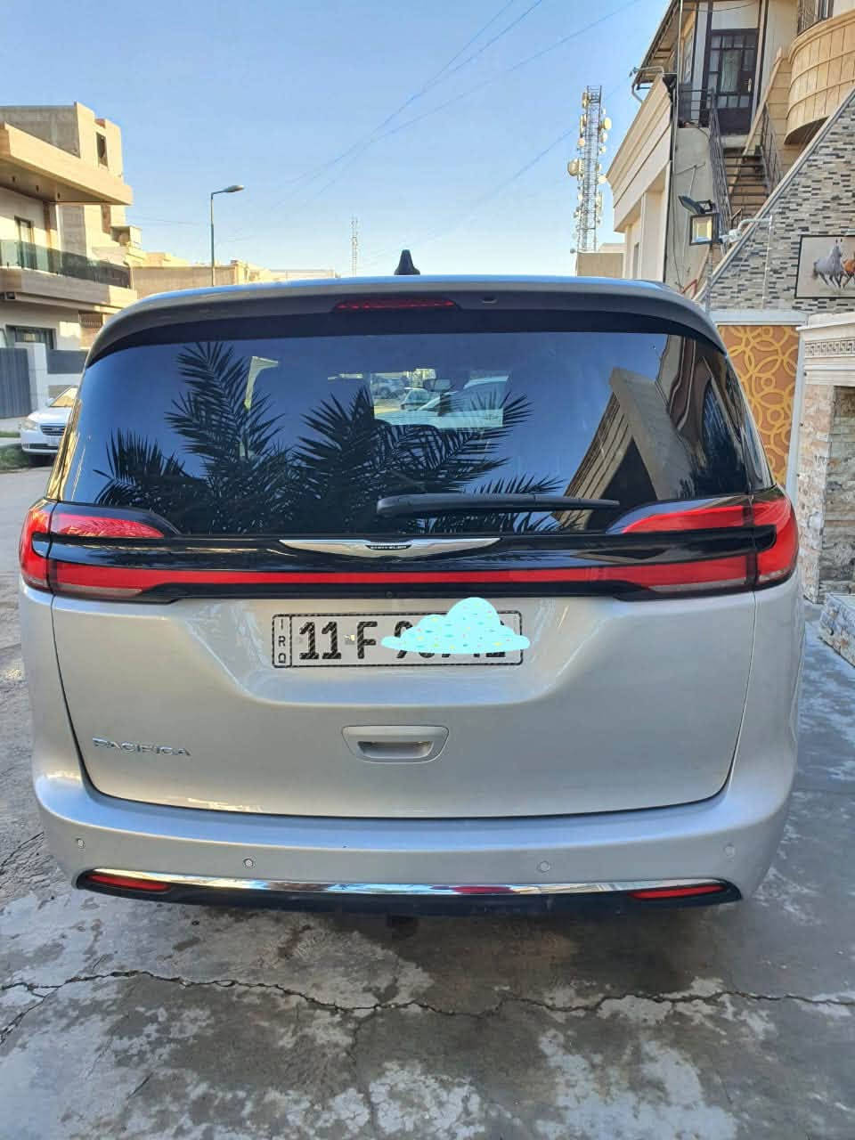كرايسلر باسفيكا تورنك L موديل 2024  دخول جديد هزه جديده رقم جديد باسمي
محرك 3600 
7 راكب vip
بجم كبس 
السيارة ضرره خلفي باب وجاملغ . وطلع بالسونار بيها قطع كلير بدون حادث فقط كلير من امريكا  صور الحادث بالمنشور  ✅

ماشية 28 الف ميل 

مواصفات السيارة فول عده الفتحه
تشغيل عن بعد  
بصمه تشغيل
بصمه ابواب 
ابواب كهربائي تحكم كنترول
تدفئه كشنات 
تدفئه ستيرن
صندوق شفط
شاشه كبير
رادار  امامي خلفي جانبي

مكان السيارة . بغداد اليرموك 4 شوارع

☎️ هاتف / واتساب ***********
