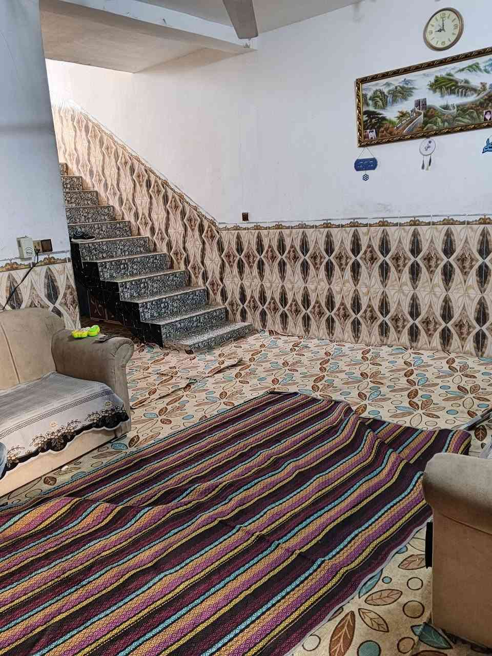دار البيع مساحه الدار 180 متر طابقين المعاره حي السجاد شارع حسين ابو دهن السعر 60 بي مجال للاستفسار الاتصال على رقم ***********
