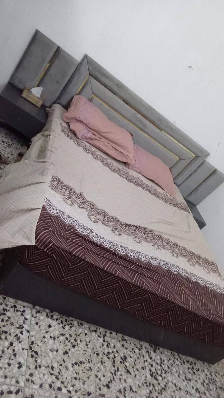 غرفه للبيع مكان بغداد سعر ٣٥٠ ***********
