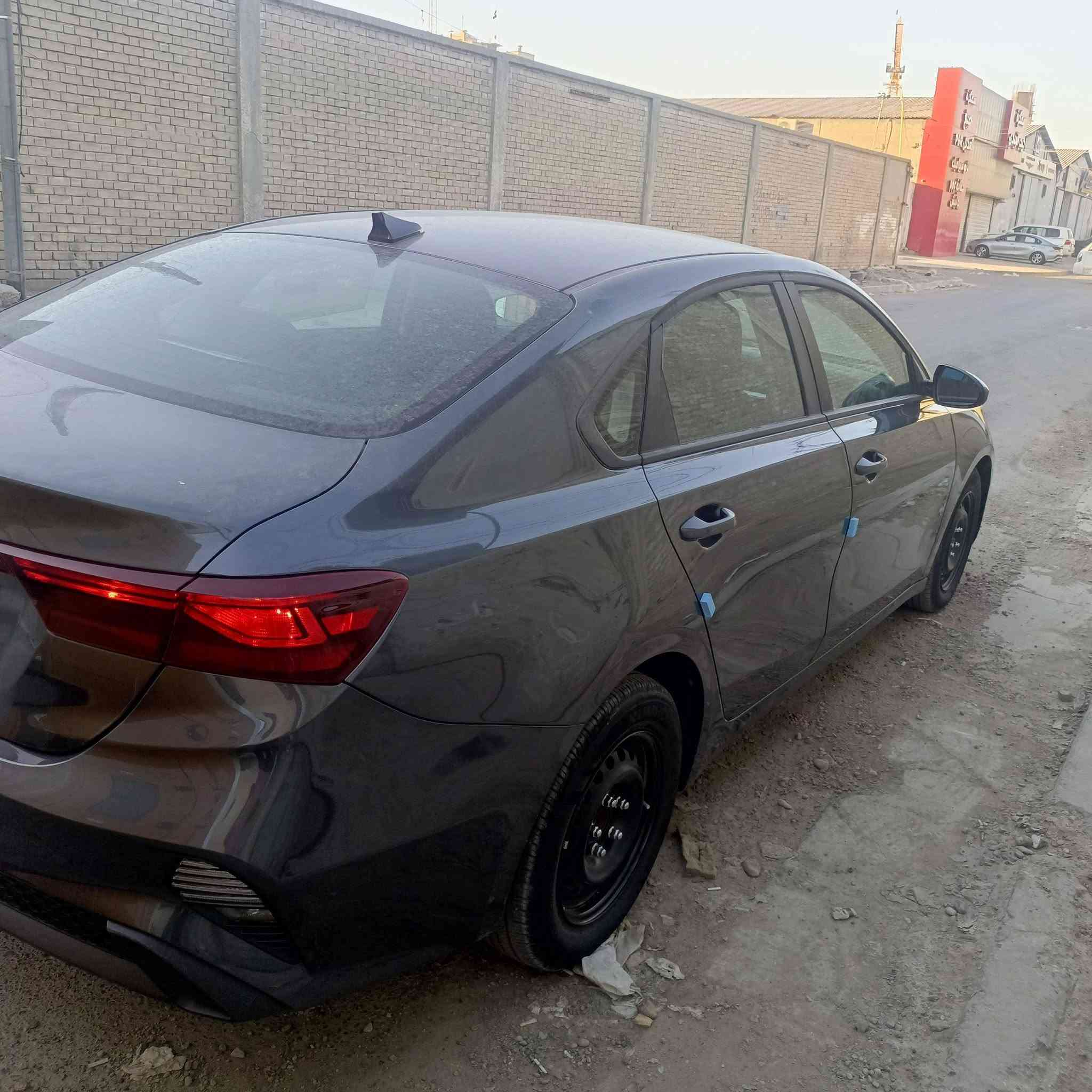 السلام عليكم كيا فورتي موديل 2024 وارد امريكي سياره كلين بدون حادث فقط دعاميات مفتوحه فقط وجني وياه وشديتهن بدون قطره صبغ سياره كله وضع شركه ماشيه 30milسياره وضع شركه اني المستورده بسمي ترقيم جديد هزه جديده تحويل ثاني يوم مكينه دوش 2000تخم تاير جديد سياره كفاله عامه من كلشي اليبل واحد 
مكاني بغداد  الدوره 
السعر 155وبيه مجال كلشي اكو بل سوك
الاستفسار واتساب ***********
