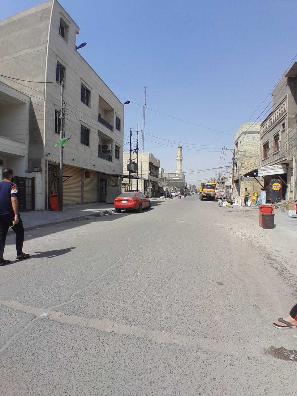 بنايه للبيع تجاريه مساحته ١٠٠ متر الواجهه ٧ النزال ١٥.٦٠٠/ ٣ طوابق الطابق الارضي تحتوي على محل +شقه تحتوي على غرفه نوم وهول ومطبخ وخدمات الطابق الثاني غرف نوم ٢ وهول ومطبخ وخدمات الطابق الثالث غرف نوم ٢ وهول ومطبخ وخدمات +السطح شتايكر+ بناء البنايه  سنه ٢٠٢٦ بنايه مجهزه بلكامل موقع البنايه بغداد الدوره الإسكان شارع التجاري للستفسار 
***********
