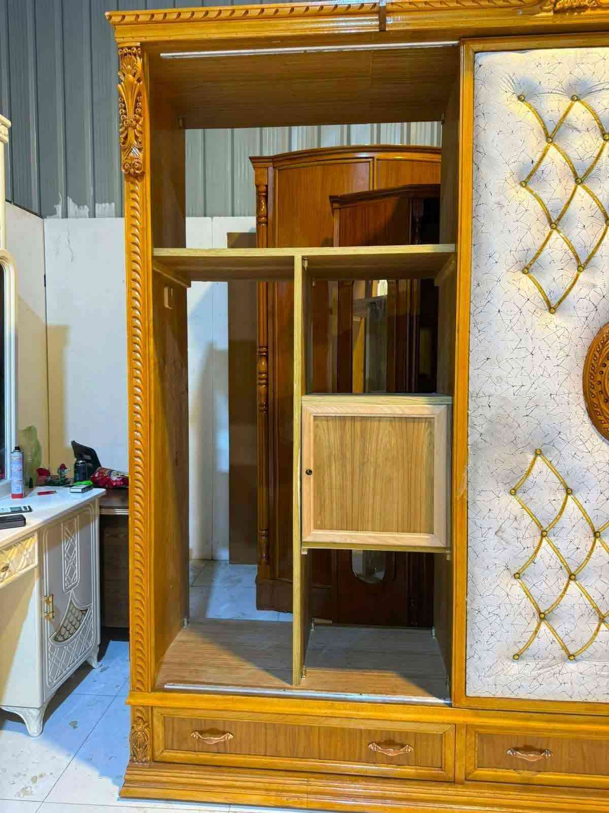 غرفة عراقية • زان • مستعملة نظيفة