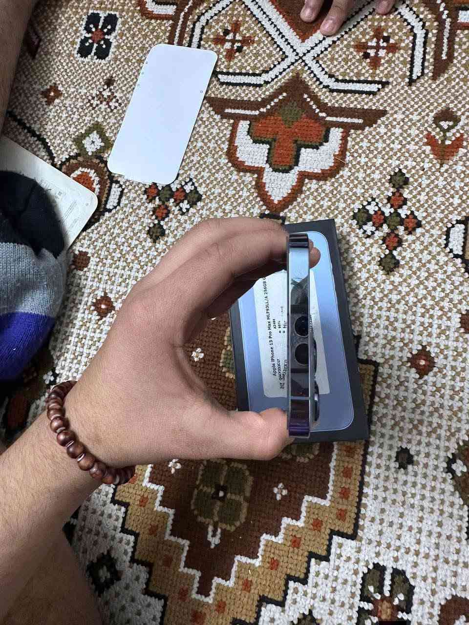 سلام عليكم ايفون 13برو ماكس 
ذاكرة 256 
بطارية 80
ومستبدل فقط شاشة ولشاشة محتركة 
ابيعة فحم طافي
السعر 400وبي مجال
الاستفسار ***********
