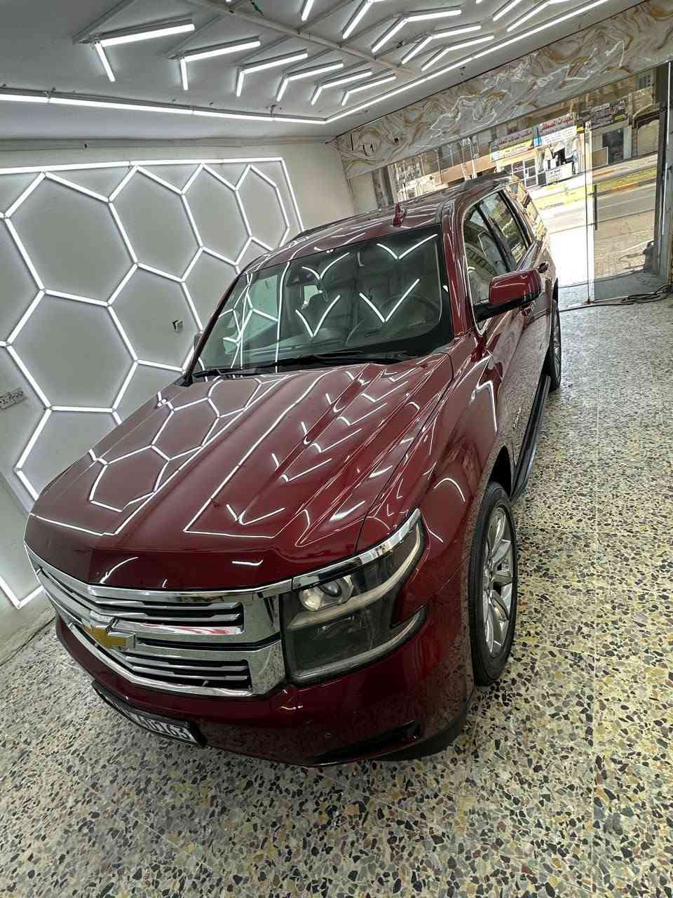 السلام عليكم
تاهو 2016 LTZ فول للاخير 
بدون قطره صبغ 
رقم بغداد دولي بأسمي هزه وسنويه وارقام جدد 
بيه فقط بنيد من أمريكا مبدل نفس لون بدون صبغ بدون دواخل 
الايرباكات شغاله 
ماشيه 130 الف 
مكينه 5300 8 سلندر 
بدون اي كلوب بلدشبول ماكو أي عطل 
المواصفات 
فتحه 
داتا شو الكتروني
شاشه جبيره وكامره خلفيه وحساسات اماميه خلفيه 
كشنات جلد 7 راكب منفصل سياحي
كشنات ثنينهن كهرباء وتدفئه وتبريد وخزن ميموري وكشن سائق رجاج
داخل لون بيجي ومطعم بصاج ملكي
رادار امامي وتحديد مسار 
سستم صوت دمام BOSE
ثلاجه 
قاصه
صندوك كهرباء 
شاشه تاب وسطيه 
الابريك والبانزين كهرباء 
تشغيل عن بعد
اناره داخليه بلاديه بلسياره 
ويل حجم 22 بلادي الاصلي 
وباقي مواصفات معروفه 
منظومه زنون عالي وناصي 
السياره كير ومكينه وصدر وتبريد مكفولات مابيه نقص 
مكانه بغداد الكرخ 
***********
السعر 290 وبيه مجال
