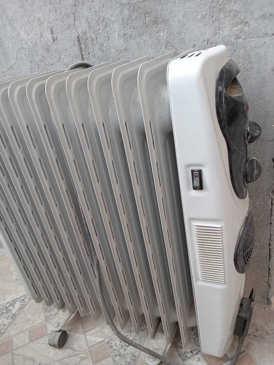السلام عليكم. غراض للبيع  الاتصال على الرقم ***********
