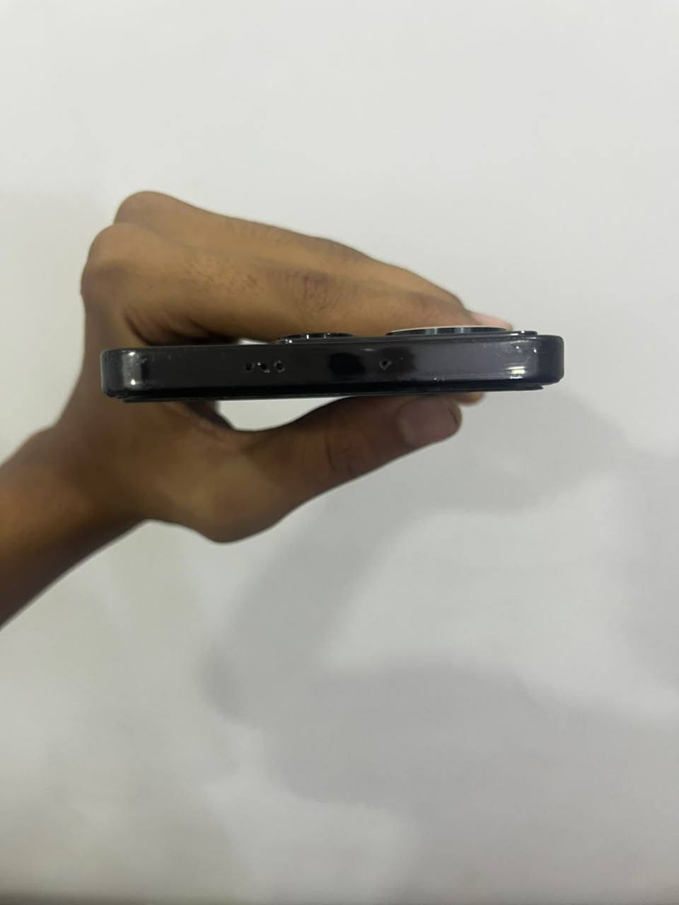 📱 تكنو كامون 20 برو 5جي (Tecno Camon 20 Pro 5G) للبيع - يدعم 90 فريم ببجي.التفاصيل:المعالج والـ فريمات: يشغل ببجي 90 فريم بسلاسة تامة وبدون حماوة.النظافة: الجهاز نظيف جداً من الداخل والخارج، شغال 100% ولا توجد به أي مشاكل تقنية.الملاحظة: توجد شطبة (كسر بسيط جداً) في الجام الخارجي للطرف العلوي/السفلي، اللمس والألوان شغالين طبيعي جداً وبدون أي تبقيع أو خطوط، والكسر لا يؤثر على اللعب أبداً.الملحقات: (بدون ملحقات فقط جهاز ).السعر: 185.000دينار (قابل للمناقشة البسيطة).الموقع: [مكاني كربلاء].للتواصل: [*********** أو اطلب مراسلة الخاص].💡
