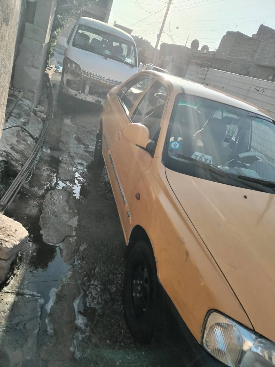 السلام عليكم هونداي فيرنة موديل 14ما معيودة  سيارة جاهزة بيهة جاملغ الخلفي مو ضربة وكع علي الباب وجمالغ المامي بارد فقط  تخم تاير جديد كير ومكينة خير م̷ـــِْن •اللّـہ̣̥   سعر 67وبيهة مجال
  بغداد رقم ***********

