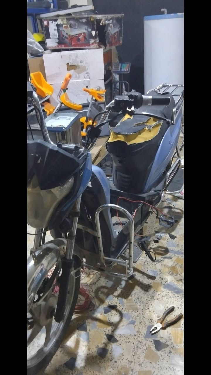 سلام عليكم دراجه شحن نوع هالي للبيع
دراجه يبادلها ترتيبات بل وإيرات اي مصلح ايسويها ب 10000 فقط
دراجه شغاله من كلشي 
بس كشر مندون بطاريات 
قيم وخذ بما يرضي الله 
مكاني الرمادي حي معلمين 
رقمي ***********
