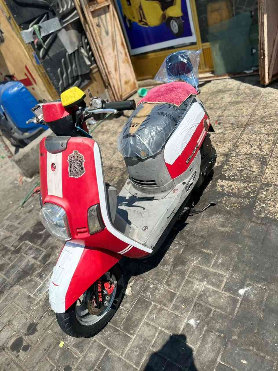 سلام عليكم شباب دراجه بوليس البيع حلوه وا نضيفه مفتوحه بس ولفات دراجه كله بلاديه نكره سلف مكينه ناعمه كله بلاديه كهربائيات كله شغاله ٨٢٥ بيه مجال الشراي *********** العنوان بصره حيانيه شارع سيد

