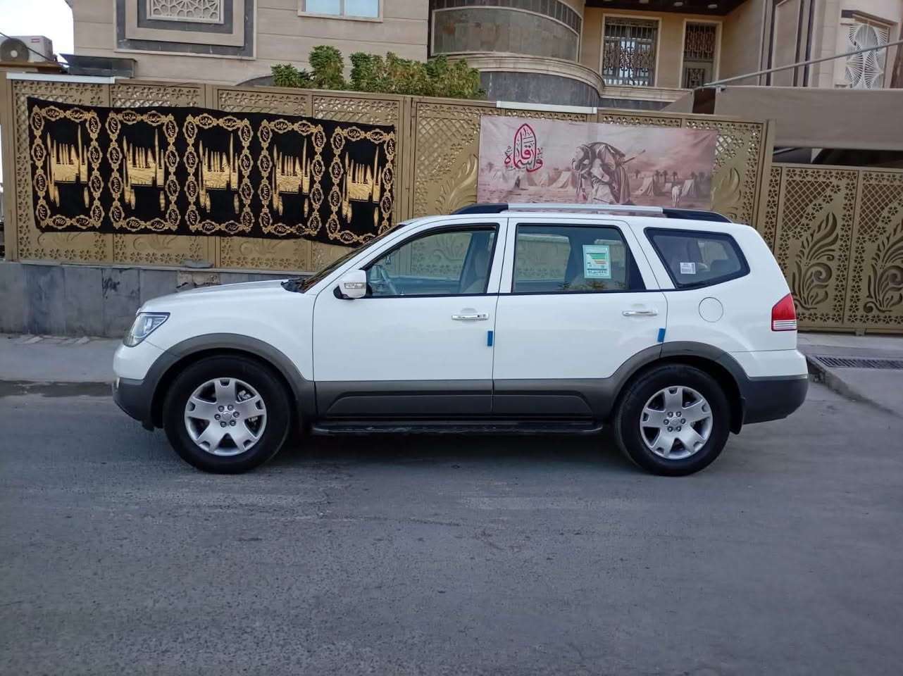 كيا مهافي للبيع موديل ٢٠١١ خليجي فول مواصفات ١/١  سيارة نظيفه وجاهزه محرك كير تبريد ثلج تخم تاير جديد سيارة فول سلايت روف دفع رباعي بصمه أبواب بصمه تشغيل كشنات جلد وكهرباء كامره حساسات ٧ راكب تبريد تلث قطع سيارة بيها شبر صبغ بل جاملغ الأمامي فقط بدون دواخل رقم بغداد الجديد تحويل ثاني يوم سعرها ١٢٧ ورقه ومكان السيارة بغداد ***********
