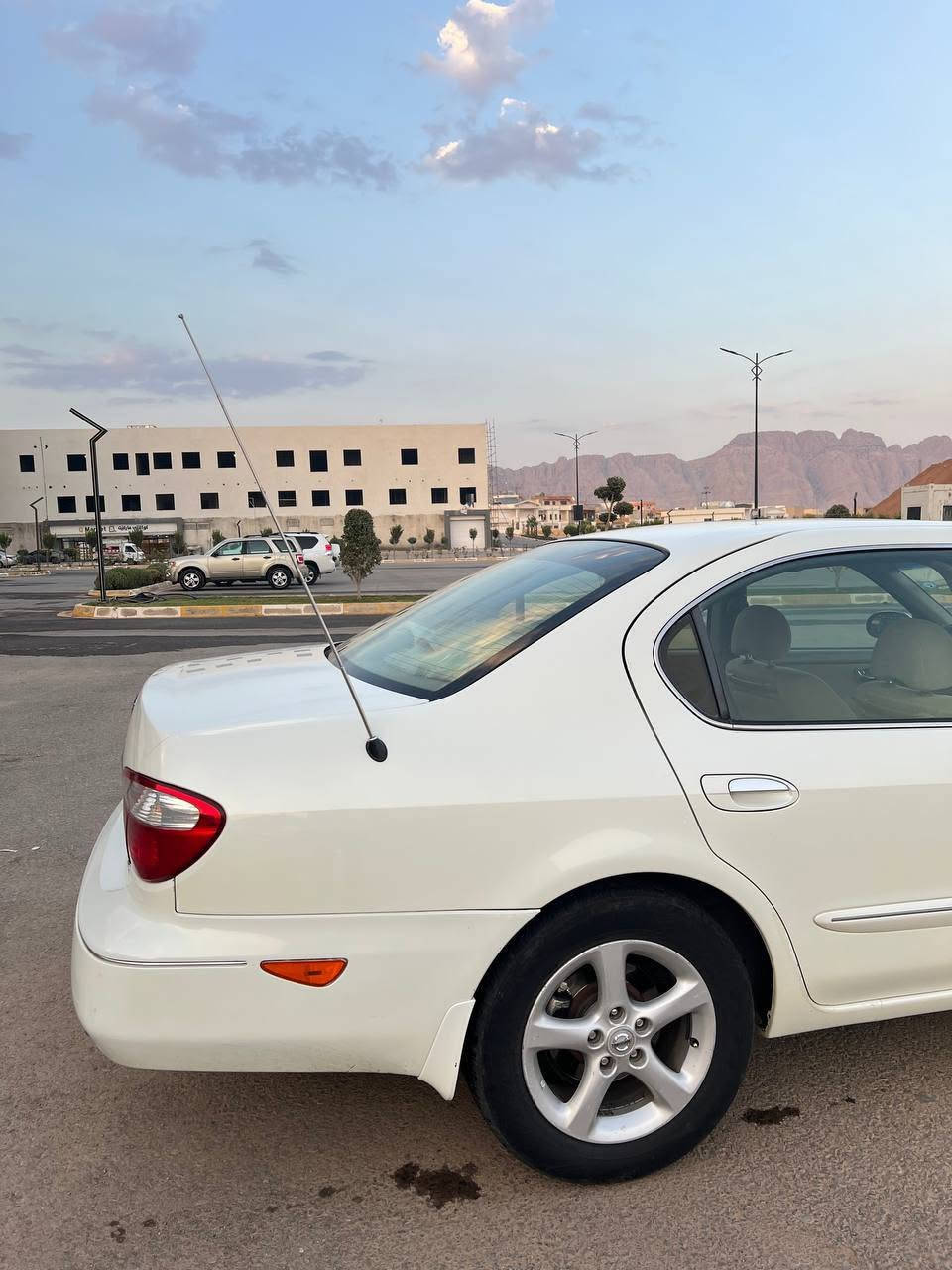 نیسان ماکزیما 2002بێ  بۆیاغ بێ سارد بێ چاڵ و تەعدیل بێ شوخت نمونە لەجوانی ماڵی دۆستە توندو تۆڵە مەکینە 3000هەزارمەکینەی شەریکەیە نەگۆڕدراوە  مەکینە و گێڕی لۆکی لەسەرەگێڕو مەکیە کارەبایی تەبرید گەرمی هەمووی لەسەر دەقی شەریکەیە گێڕ عادیabs ناو زەرد قفڵ مەرکەزی ئاوێنە کارەبایی چوار جام کارەبایی تایەو ویلی تازەیە ویلەکانی شەریکەیە 77گەڵاو معامەلە ***********==*********** رانية, السليمانية
