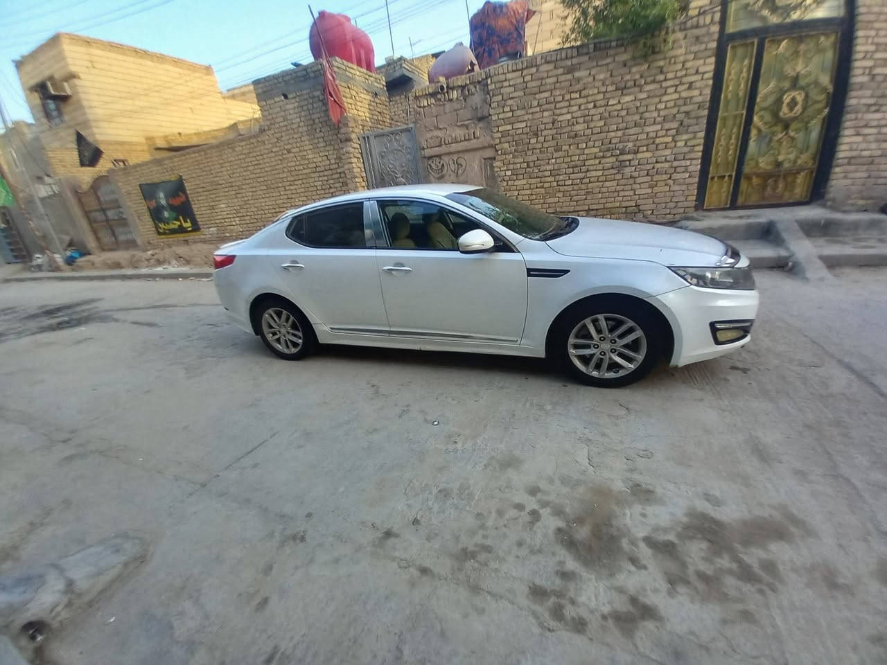 سلام عليكم سياره للبيع كيا اوبتيما خليجي موديل 2013 محرك 2400 بصمه حساسات سياره باسمي رقم بغداد هزه جديده سياره جديده ما عوزه شي مكان الناصريه المركز السعر 110 وبيه مجال قليل اتصال على رقم ***********
