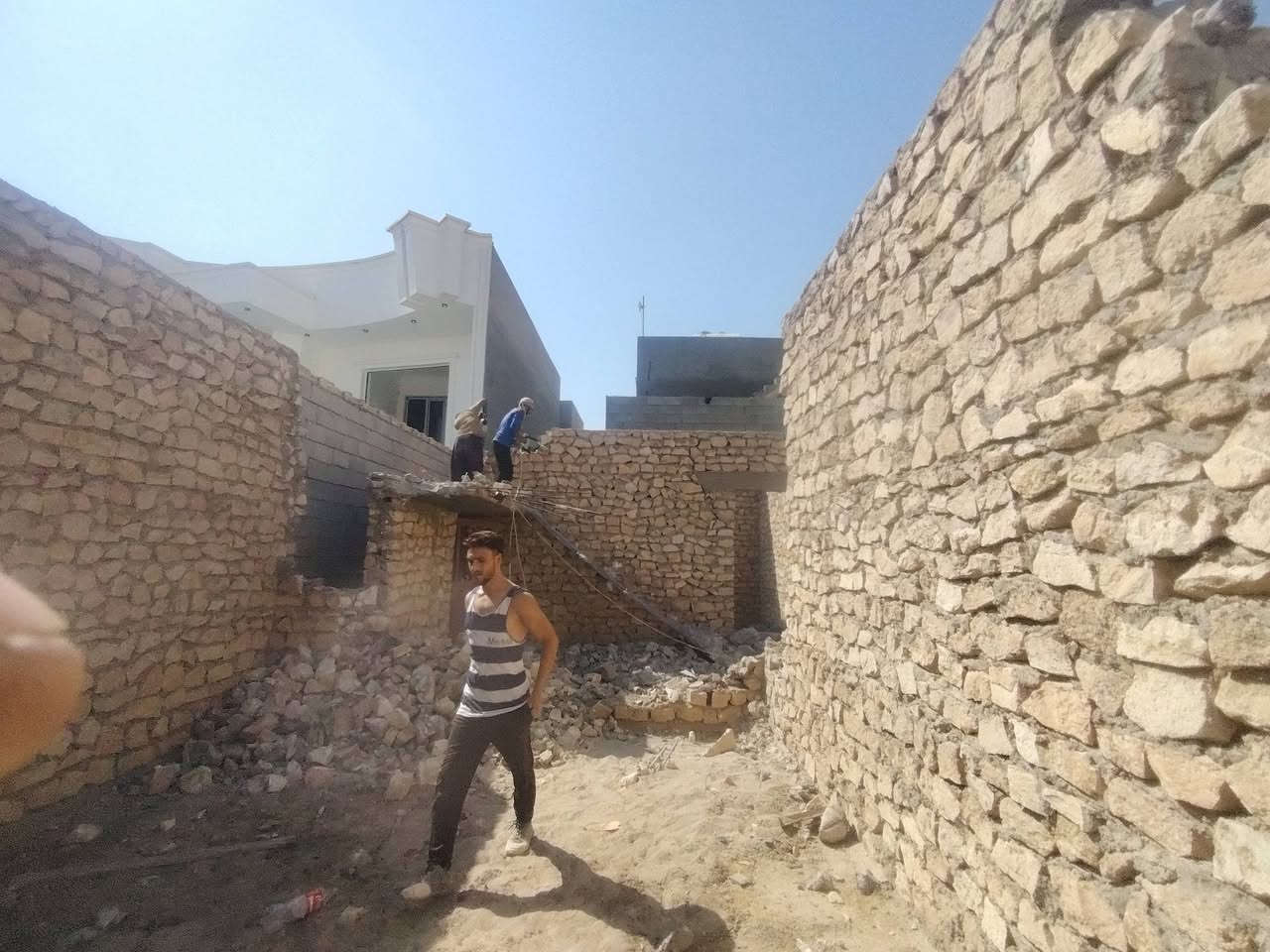 سلام عليكم  / يوجد كادر عمل جاهز/ تصعيد مواد/ تنضيف بيوت/ تفليش/ تكشيط/ تنضيف حدائق/ دفن نهري  / شقلنه ليل ونهار   /ومعداتنه جاهز/ ماعليك بس تصال على رقم  /     ***********
