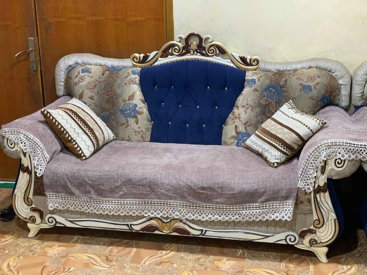 قنفات للبيع 5 قطع ملكي للاستفسار***********
