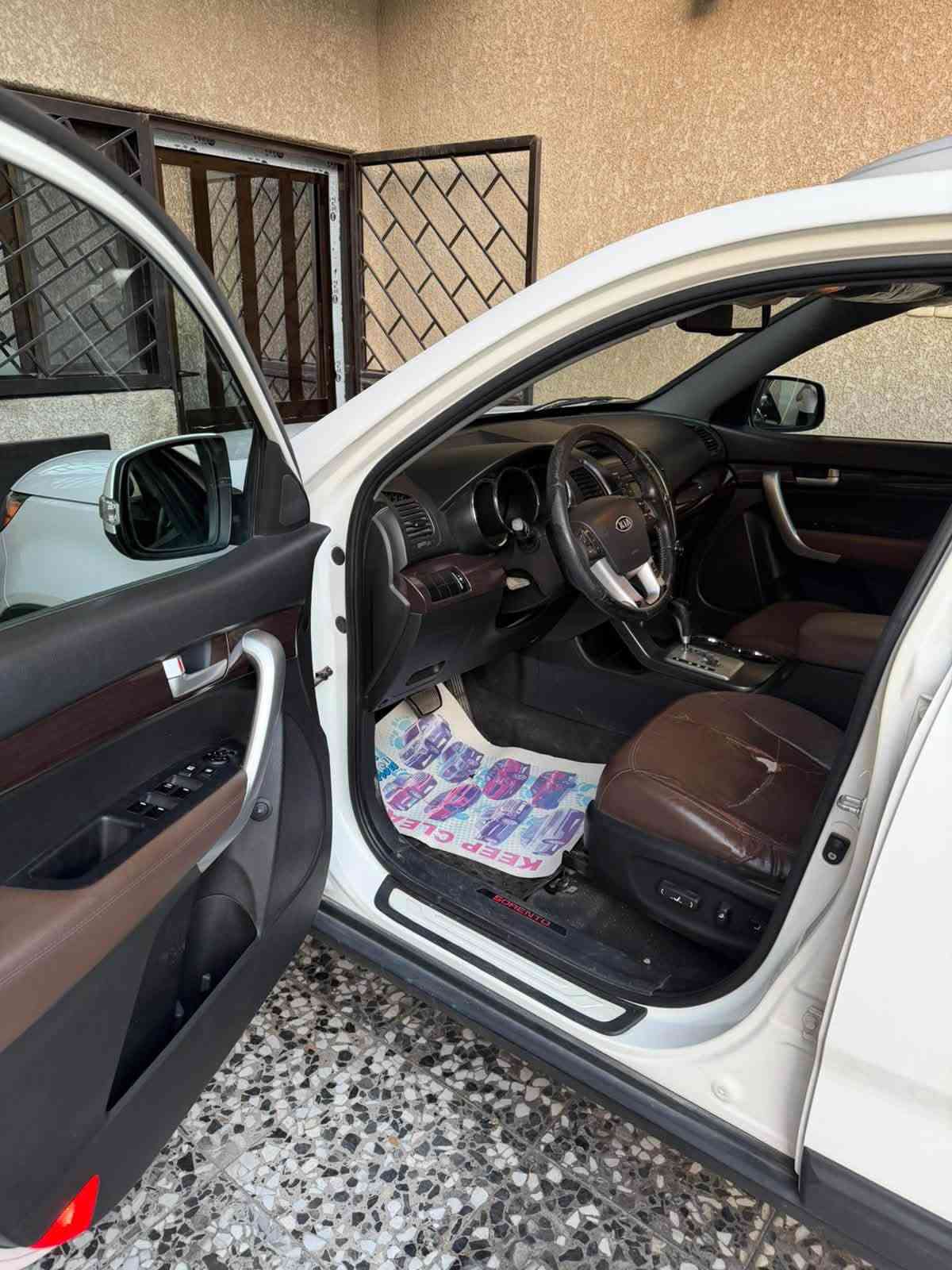سلام عليكم سورنتو موديل ١٣ فول مكفولة وكل التفاصيل بالصور مبينة السيارة ٦ سلندر ماشية ٦٠ والصور تحكم السعر ١٧٠ بية مجال   ***********
