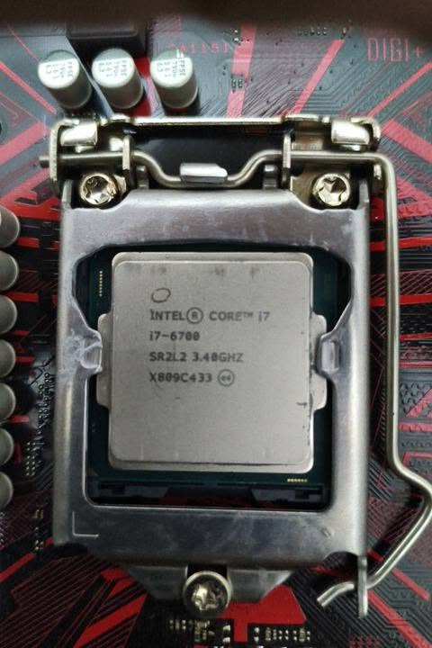 للبيع بورد مع معالج 
البوردb250m 
المعالج i7-6700 السعر تفاوض. توصيل اكو وذا اتريد تجيني هم عادي للستفسار ***********واتساب او ع الفيس
