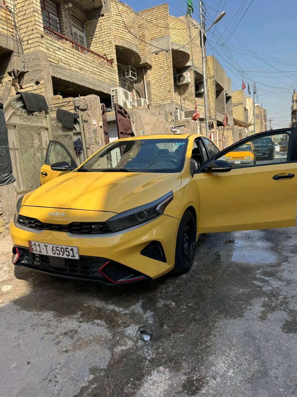 الشراي يتصل  *********** السلام عليكم 
سيراتو  2023 السعر 110 مجال بسيط بسمي مصفره هيئه غرامات هزه جديده تحويل مباشر 
سياره على وضع الوكالهGT فول موصفات اعلى فئه المحرك 1600 تيربو والكير 7 نمر محرك كير كفاله من فتح البرغي التبريد ثلاجه منظومه غاز السياره وارد استرالي تجي مقود يمنه ويفتر يسره شغل بلادي شركه فقط الدشبول يتغير الباقي بلاد رقم بغداد بسمي السياره مصفره ومهزوزه كبل تحول حادثها بنيد مبدل نفس الون تفصيخ وجاملغات بس بدايتهن شاصي الايمن مجرد تعديل بسيط مكفول من تجوي والحيم والكص  ورصعتين يمكن  بالجاملغ الخلفي وبالباب بدون لا بارد ولا حار مجرد معجون ع كد شبر سياره خير من الله ما بيها نقص برغي لايتات زنون مكاني بالديات