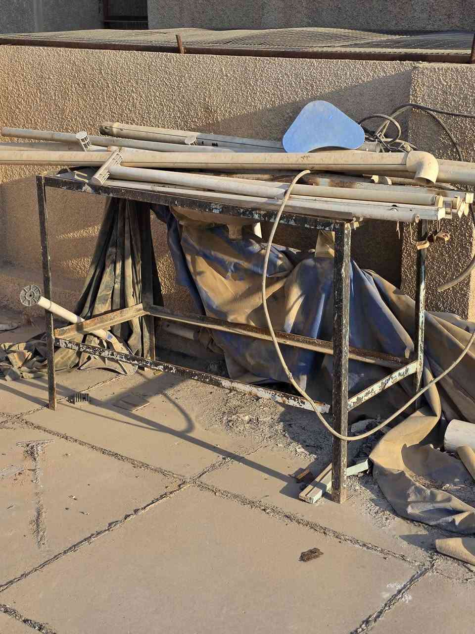 سلام عليكم
شبابيك عدد ٥
اقفاص مكيفات عدد٤
باب حديد ٢×١ عدد٢
باب حمام عدد٣
محجر سطح 

شيش وبواري ومجموعه حديد وياهم

قيم واخذ بلي يرضي رب العالمين

شهداء السيديه 
***********
