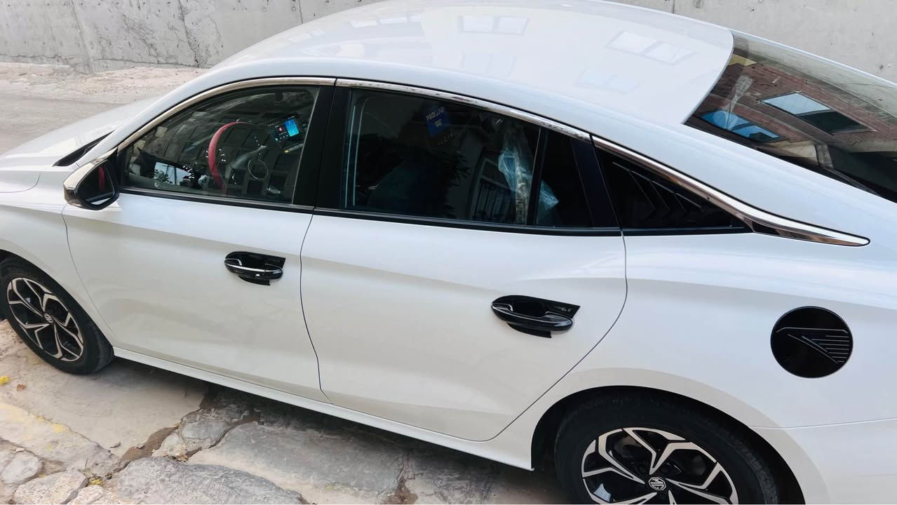 السلام عليكم

 النوع: MG GT
 الموديل: 2025
 ناقل الحركة: كير عادي (يدوي)
 الممشى: 15 ألف كم فقط

سيارة نظيفة جداً، استخدام شخصي، بحالة ممتازة وجاهزة للفحص بأي مكان. جميع الصيانات الدورية مجراة بانتظام، ولا تحتاج أي مصروف.

المواصفات:

* بصمة تشغيل ودخول
* شاشة معلومات وترفيه
* تحكمات على الستيرن
* تكييف ممتاز
* اقتصادية بالوقود
محرك 1500 تنفس طبيعي
مكفوله كفاله عامه
رقم اربيل سنويه وهزه لل2027  باسمي
كير عادي 6 نمر ويه البك

السعر:  99 ورقه قابل للتفاوض بالحدود المعقولة بعد المعاينة.

للاستفسار والمعاينة، يرجى الاتصال *********** ابو الحسن واتس اب او اتصال بغداد, العراق

