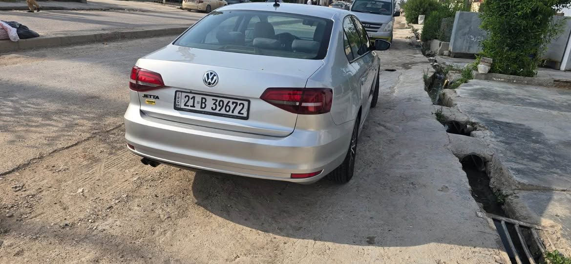 فۆکسواگن جیتا ٢٠١٨ 
گیڕ و مەکینەی بەشەرت نەکراوەتەوە 
مەکینە 20 بێ تۆربۆ 
سەیارەکە تەکسی دوبەیە 
زۆر پاک ماوەتەوە لیدراوی نیە 
سەنەی و هەزەی تازەیە 
سەنەوی تا ٢٠٣١ تازەیە 
چوار تایەی تازە و یەک دینار مەسرەفی نیە 
١٧٠ هەزار ڕۆشتوە 
سەعری :٩٦ مەجالێکی کەم 
*********** وەتسئەپی لەسەرە كركوك, العراق
