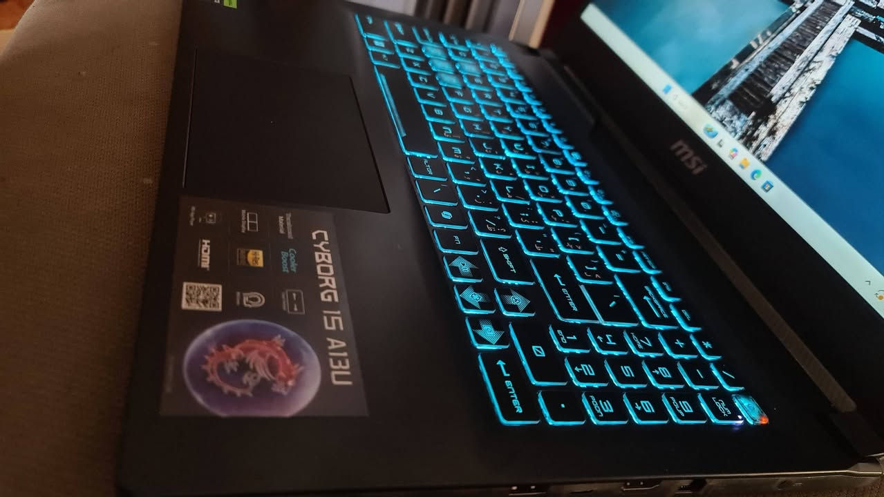 السلام عليكم
لابتوب احترافي من msi فئه السايبورغ الاحترافي 
نضافه جدا عاليه استخدام قليل صحه بطاريه ٩٢% مضمون من الخلل
العتاد كالاتي 
شاشه ١٥ انش معدل تحديث 144hz 
معالج متقدم من انتل Core i7-13650H جيل ثالث عشر
كرت شاشه منفصل احترافي من
انفيديا RTX 3050 سعه الكرت 6GB يعني حاله حال 3060 
رامات نوع DDR5 سعه 16GB سرعه 5200/MHZ 
هارد 512M.2 قابلات للتطوير كلاهم 
سعر الجديد ماله حاليا اكثر من مليون و ٣٥٠ الف 
السعر المطلوب ٨٨٠ الف فقط 
بغداد قرب البياع تواصل***********
