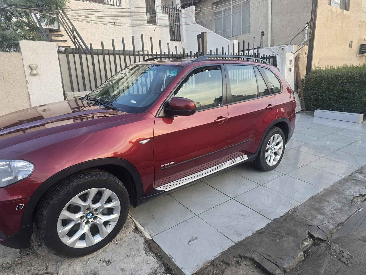 سلام عليكم x5 E70 2013 عروش للبيع مكاني بغداد حي الجامعه ***********

