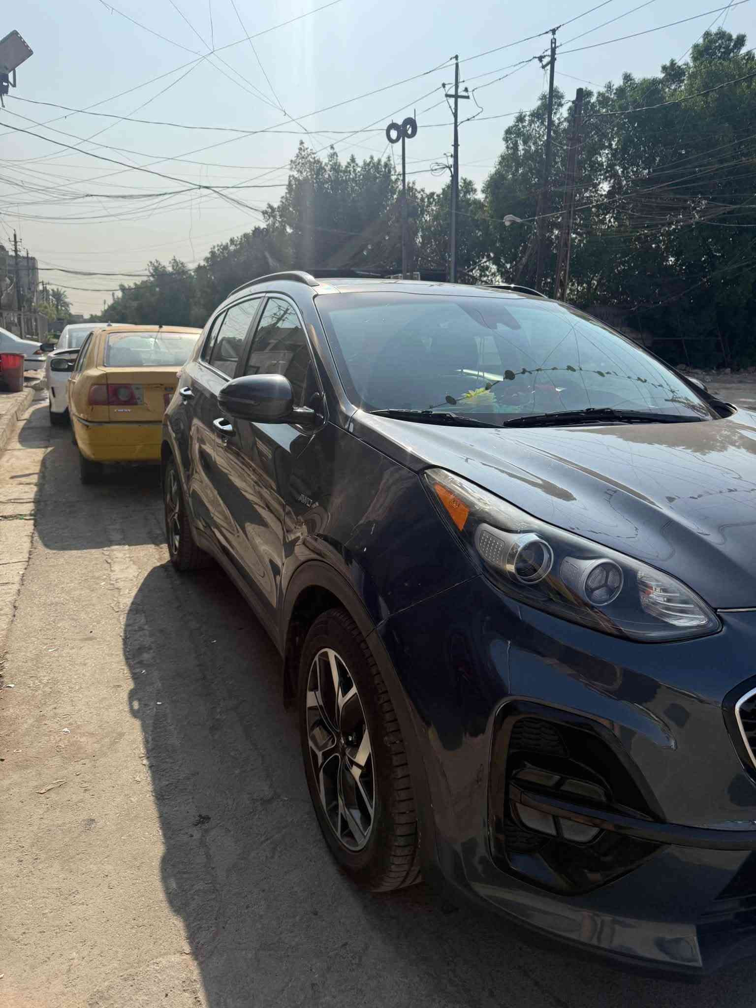 سبورتج 2020
فول مواصفات1/1 مواصفات EX

تدفأة مقاعد وستيرن بنوراما تحديد مسار رادارات جانبيه وامامي

لايت زينون صندوك كهربائي فول فول 

وارد امريكي 

ماشيه106

ضربتها طرف من الجاملغ الايمين وشويه من البنيد  البنيد مصبوغ والجملغ راجع بارد نفسها الضربه رجعنه عدنا شغلها

وبيها نص باب صبغ صفحه اليمنى

هذا الصبغ الموجود بلسياره والسبايدر

مكاني بغداد حي اور بضهر نادي النفط 

رقم التواصل ***********

السعر 150 وبيها مجال
