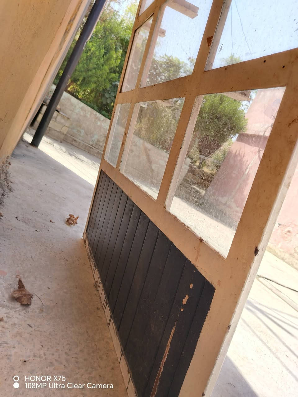 جام خانة يرهم محل ويرهم هول
شغل حسين رمضان شغل ثقيل 
طول 270 في 250  كامل جامات ومصبوغ
الجامخانة بيها بابين طراز عباسي شي مرتب 

للتواصل اتصل *********** 
***********
