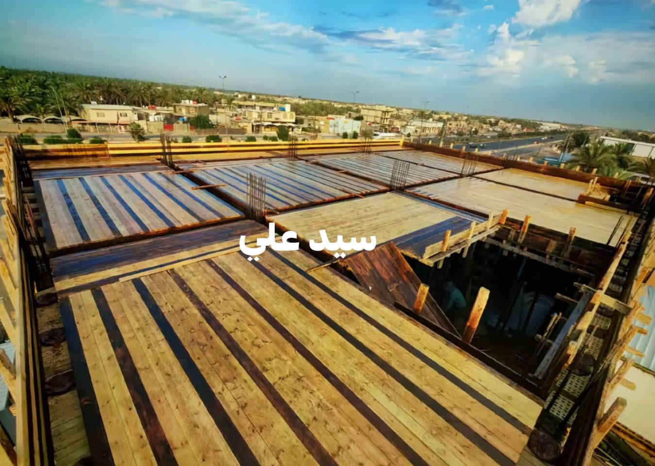 سلام عليكم مقاول ونجار قالب عمل يرضي الله ومناسب ونضيف نشتغل ابيوت مدارس ***********

نص مكتوب في الصور:
- سيد علي