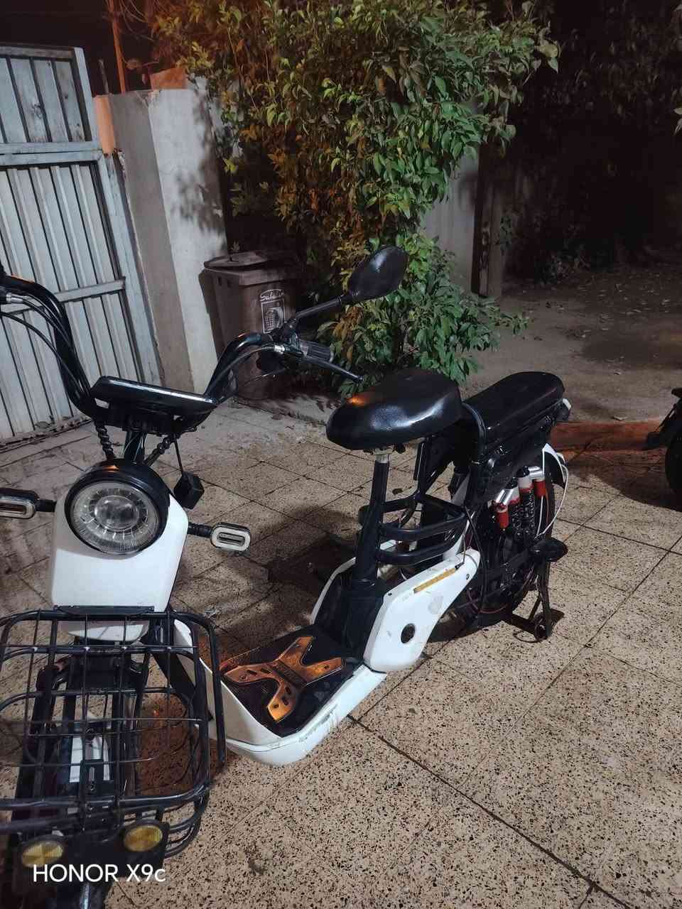 دراجة شحن ناقصها بطارية السعر 125
للتواصل واتساب ***********

نص مكتوب في الصور:
- HONOR X9c