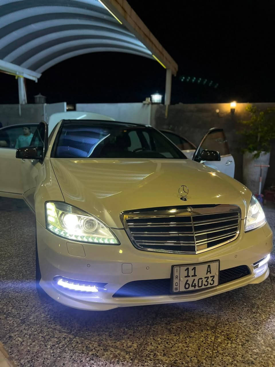 للبيع أو لمراوس حسب القناعة
مارسيدس اس كلاس - S-Class موديل 2009، تحديث2013 (كامل AMG)

 • حجم السيارة: S350

 • وارد خليجي وكالة باجكير

 • رقم بغداد الجديد

 • السيارة بحالة ممتازة، ماشيه حقيقي 150.000 كم فقط

المواصفات:

 1. فتحة سقف بانوراما بتقنية طكتين

 2. بصمة تشغيل

 3. خمسة بصمات للأبواب

 4. جنطه كهربائية

 5. أبواب شفط

 6. كراسي كهربائية مع تدفئة، تبريد، وخزن ميموري

 7. ستيرن كهربائي

 8. جكات صعود ونزول

 9. خمس بردات

 10. باب رئاسي طويل

 11. كراسي منفصلة VIP

 12. حساس أمامي وخلفي

 13. مرايا شفط + قلاب +  كاربون فايبر أصلية

الصيانة:

 • مكينتها جديده جداً

 • الكمبيوتر (الكيّر) جديد 

 • تم تبديل تخم الجوبلس وكالة

 • تخم ويل وتخم تاير 

بيها الجاملغات الاماميه تبديل سبب التحديث والجاملغ الخلفي صبغ 

السعر:215 ورقه 

المكان: واسط - الصويره 

للاستفسار أو التفاصيل: يرجى ***********
