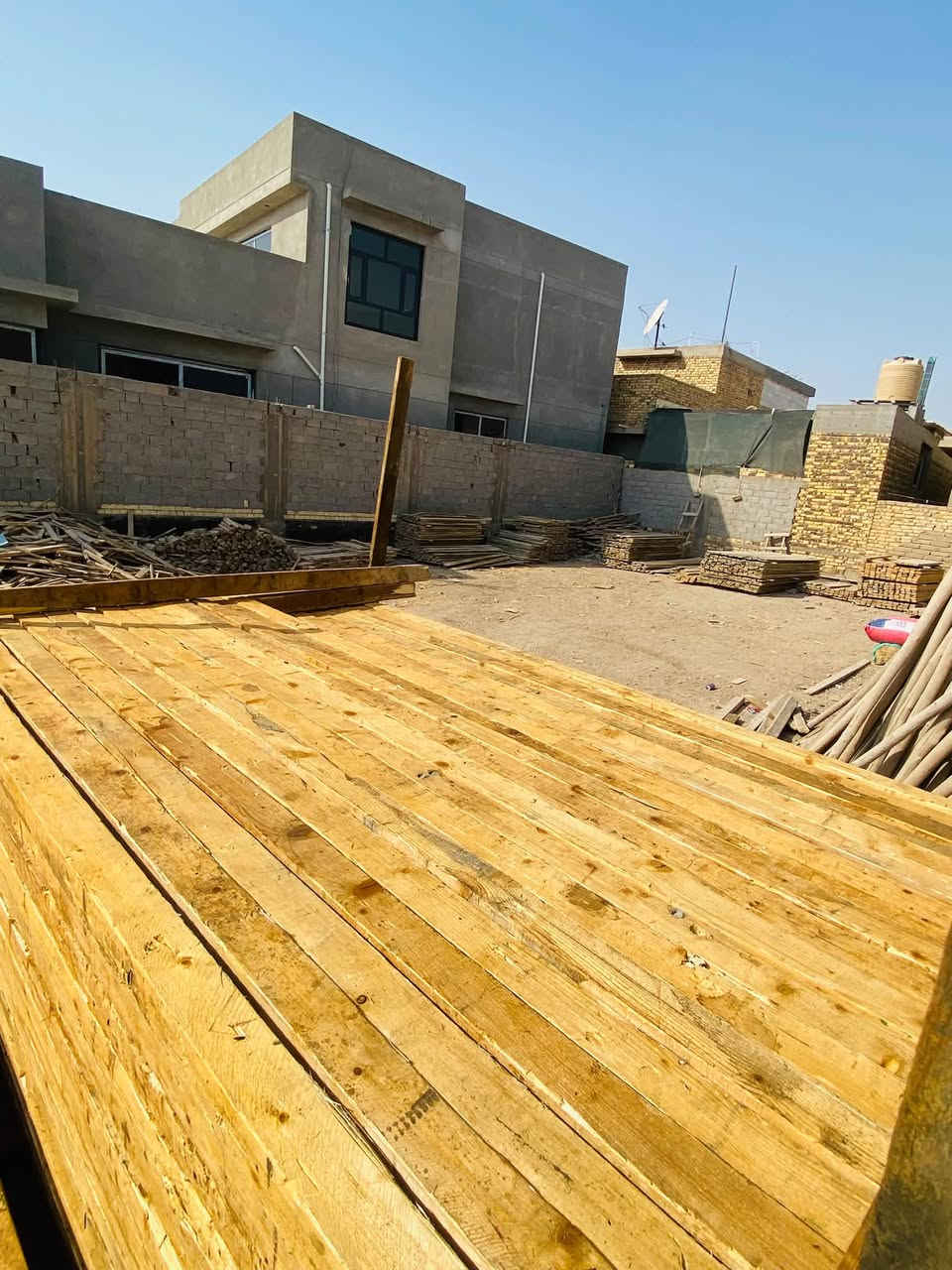 سلام عليكم سير طول 4متر 4*4+لوح 4متر  لسعر مناسب جدااا مكاني حله للتواصل ***********
